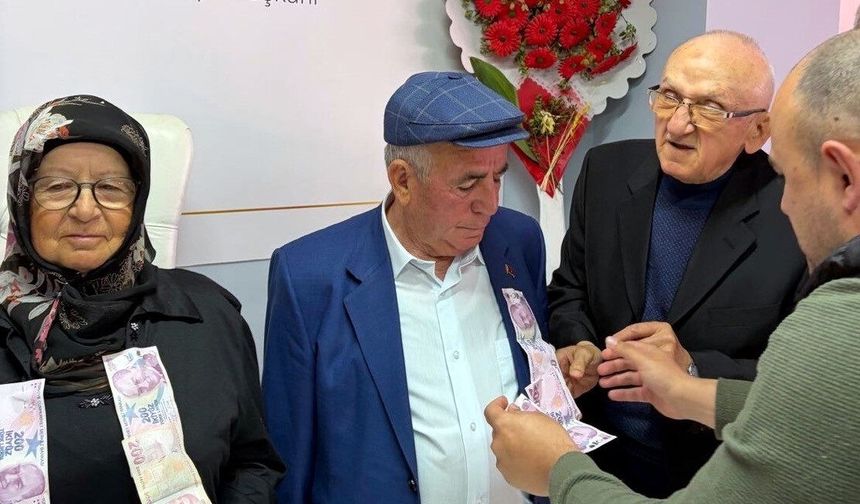 Huzurevinde Tanışıp Evlendiler