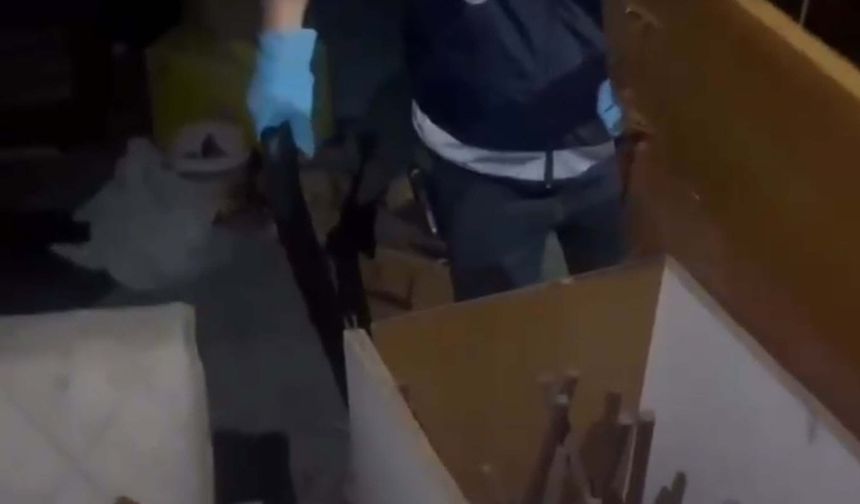 İzmir'de uyuşturucu operasyonu: 24 bin hap ele geçirildi