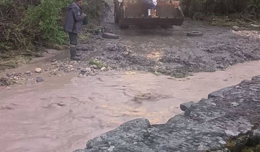 Karabük'te sağanakta mahsur kalan kişiler kurtarıldı