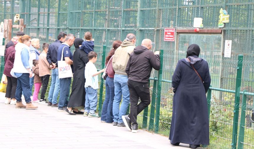 Kayseri Büyükşehir Belediyesi Hayvanat Bahçesine Bayramda Yoğun İlgi