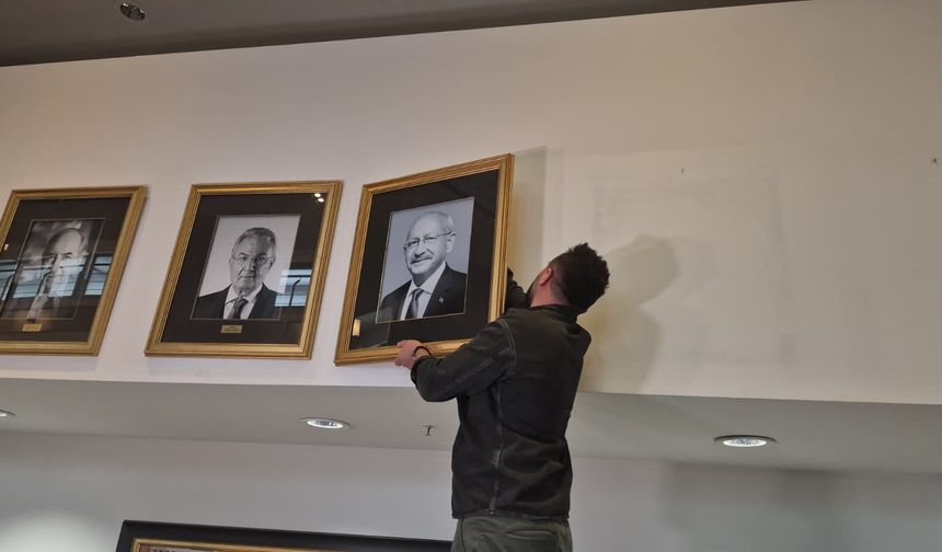 Kemal Kılıçdaoğlu'nun fotoğrafı genel merkeze asıldı