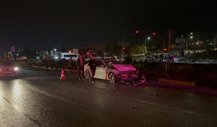 Niğde'de otomobillerin çarpıştı: Ağır yaralılar var