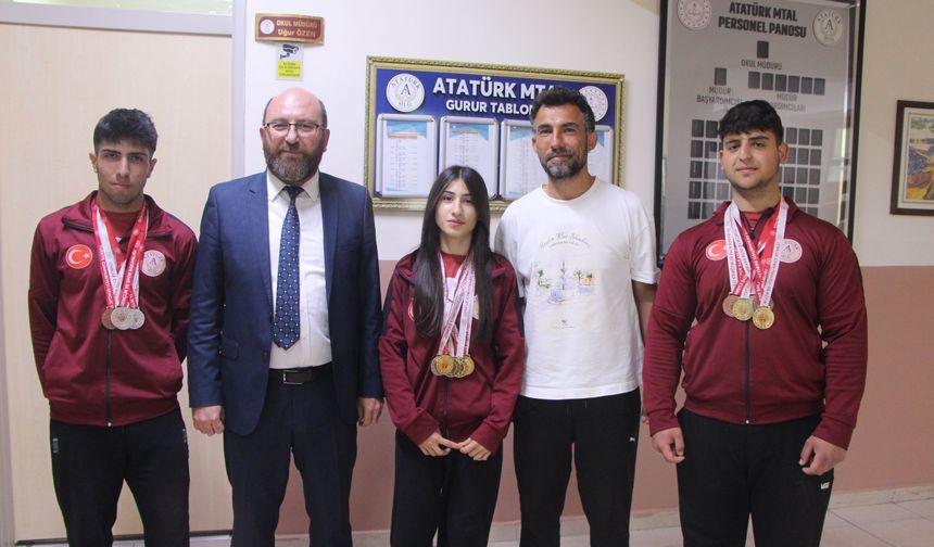 Şınavdaki başarısıyla keşfedildi, Türkiye şampiyonu oldu! Hedefi milli forma