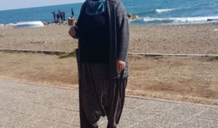 Üzerine ağaç devrilen 4 çocuk annesi öldü