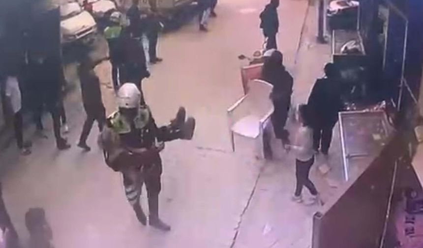 Yangında Mahsur Kalan Kadını, Jandarma Kurtardı
