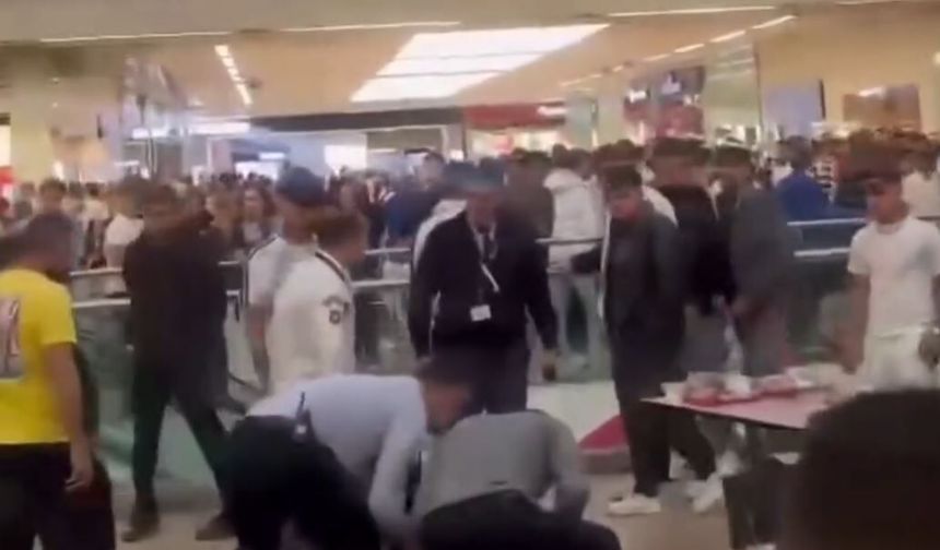 Yenimahalle'de alışveriş merkezinde bıçaklı kavga