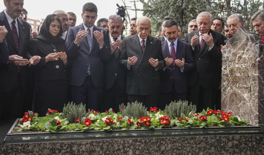 Bahçeli’den Kurban Bayramı’nda Türkeş’in Kabrine Ziyaret