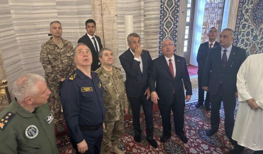 Bakan Yaşar Güler Bayram Namazını Selimiye Camisi’nde Kıldı