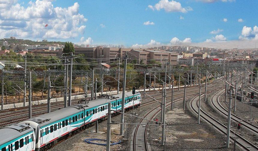 Cebeci Tren İstasyonu'nda olay: Başkentray seferlerinde aksama yaşanıyor!