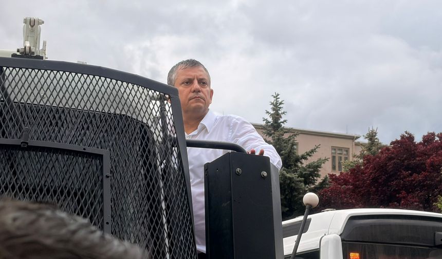 CHP Barikatı Aşıp TMBB’ye Yürüyor