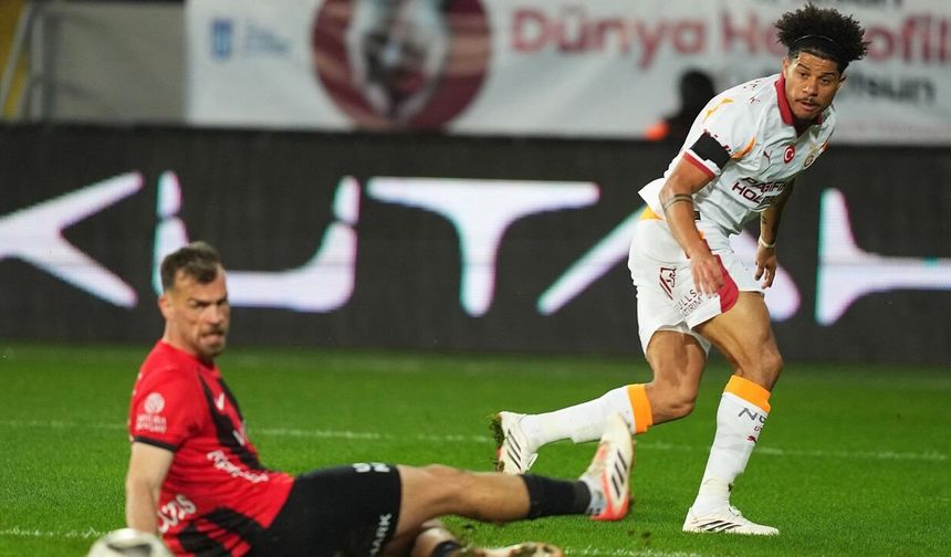 Galatasaray'a Gabriel Sara Şoku! Sezonu Kapattı