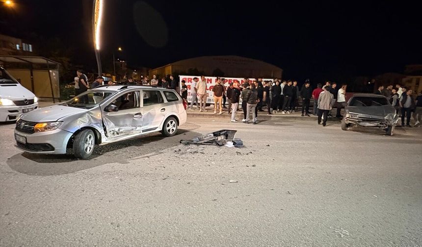 Sivas Suşehri’nde zincirleme kaza: 5 yaralı