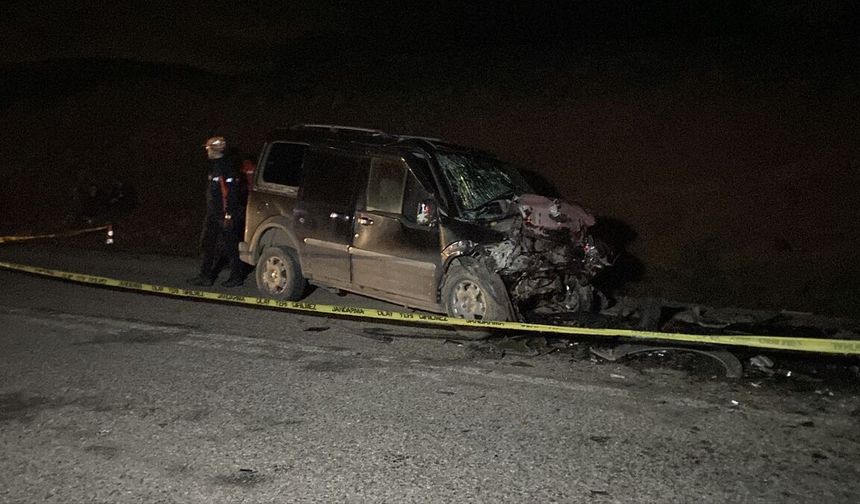 Sivas'ta feci kaza: 3 ölü, 2 yaralı