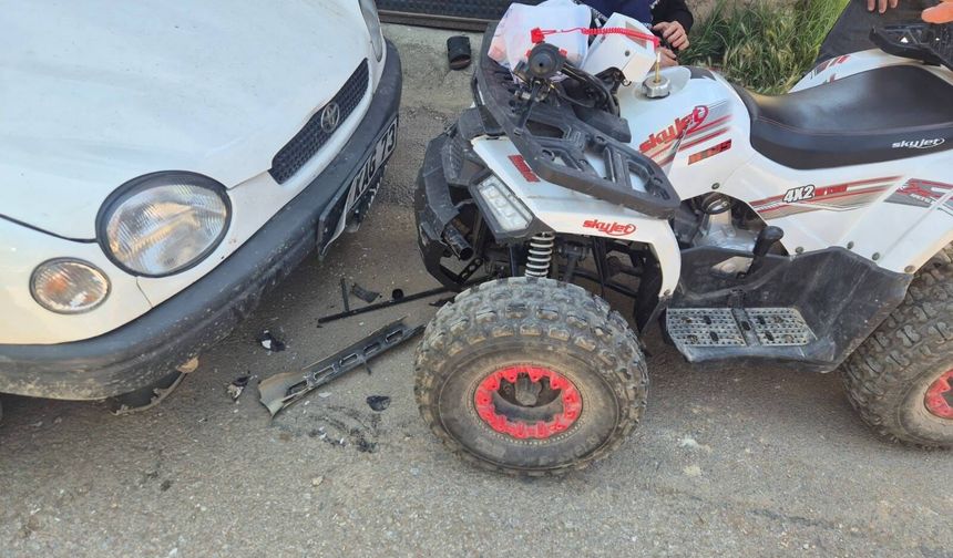 ATV park halindeki otomobile çarptı