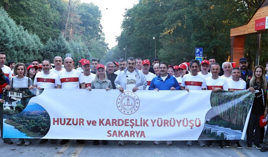 Bakan Tekin Sakarya'da Öğretmenlerle Ormanda Yürüdü