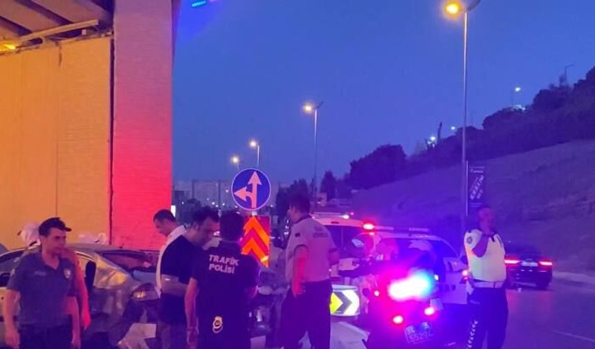 Bakırköy'de hafif ticari araç kazası: 5 yaralı