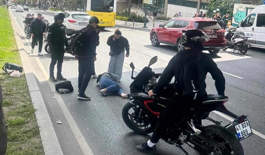 Beşiktaş'ta Motosiklet İki Kadına Çarptı