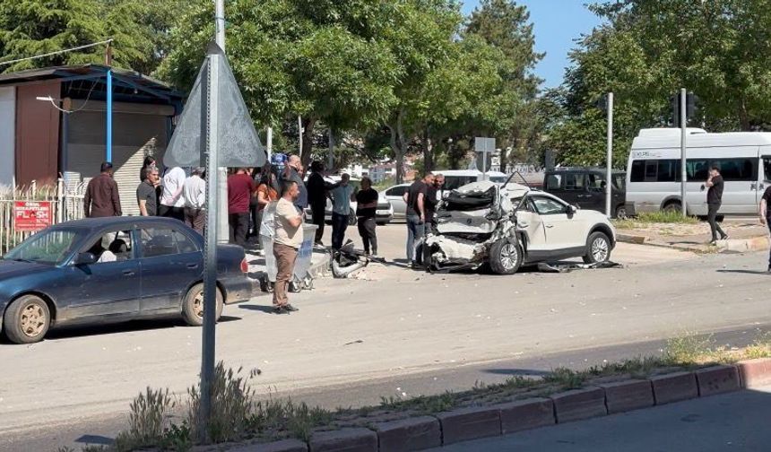 Elazığ'da hafriyat kamyonu 10 araca çarparak durabildi