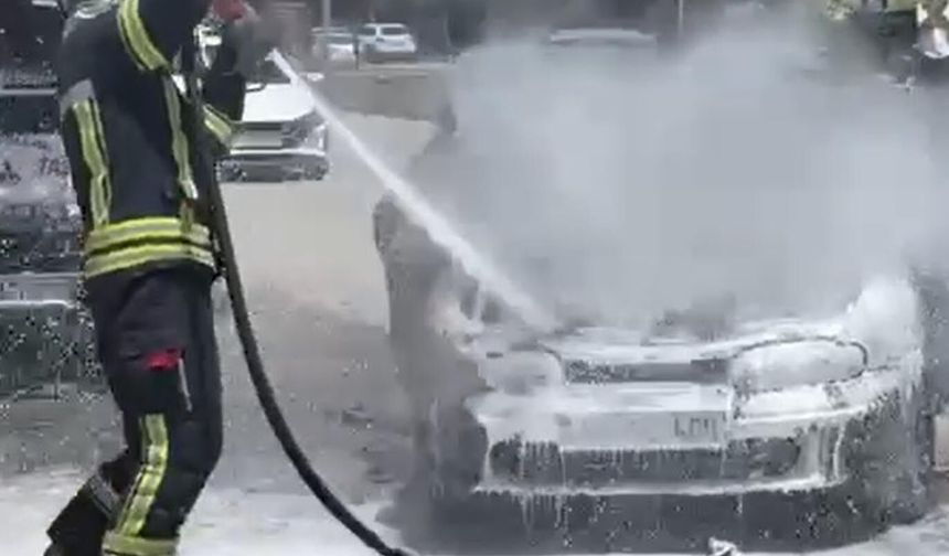 Erzurum'da seyir halindeki otomobil alev aldı