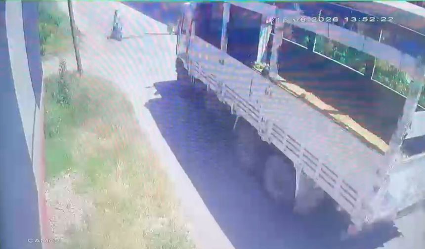 Tarsus'ta motosiklet kamyonla çarpıştı