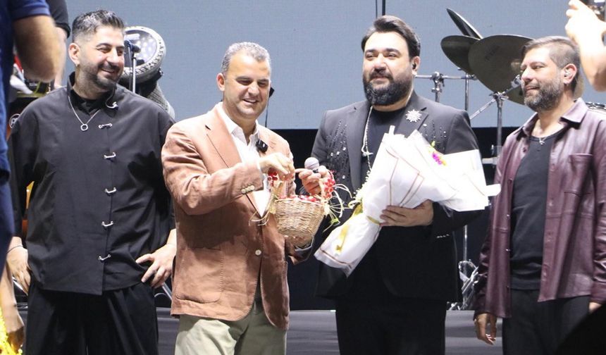 Tekirdağ Kiraz Festivali'nde Demet Akalın konseri