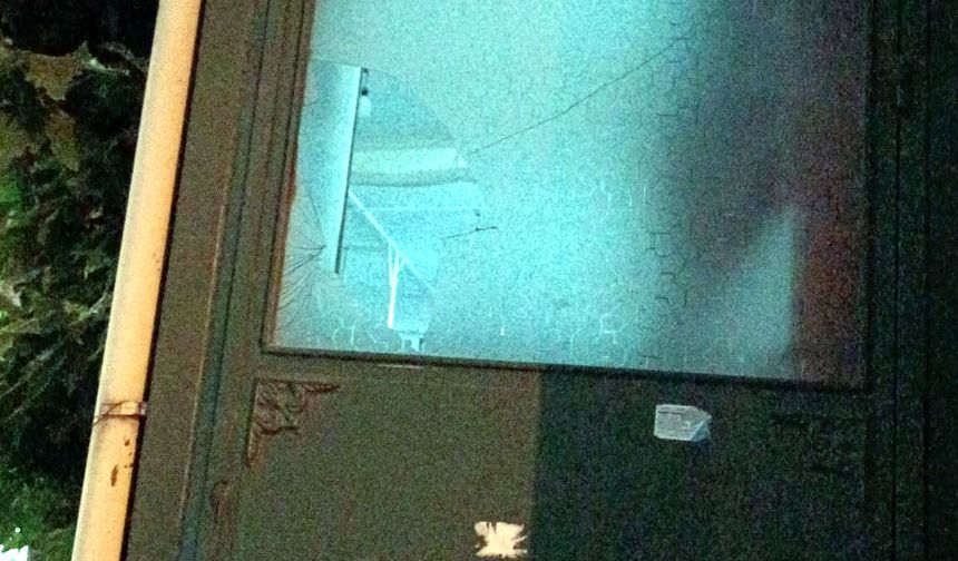 Uyarılan çocuklar yurt binasını taşladı