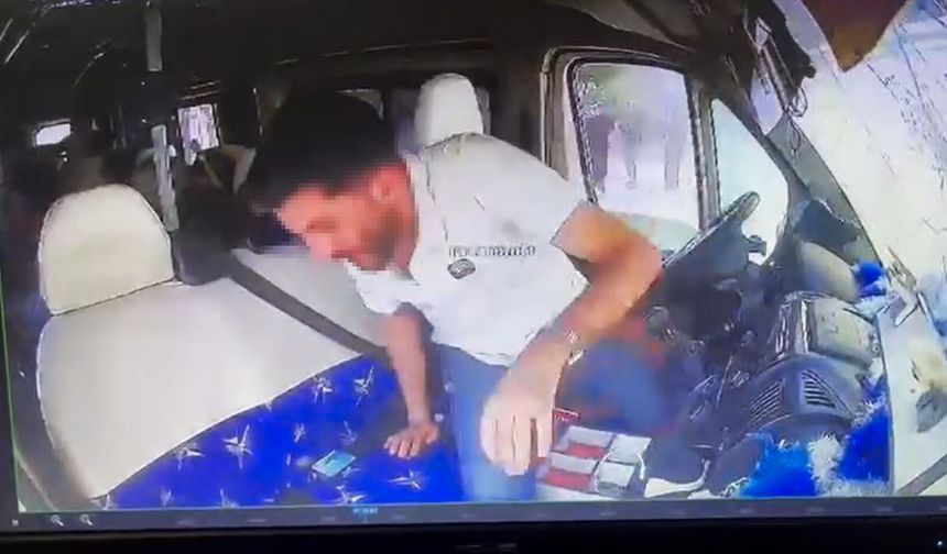 Uyuyan şoför dolmuşu polis okulunun duvarına vurdu