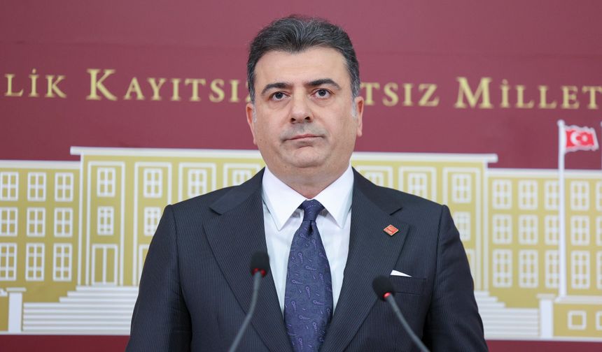 Zeynel Emre’den CHP yönetimine sert tepki: “CHP tarihi adına kara bir gün”