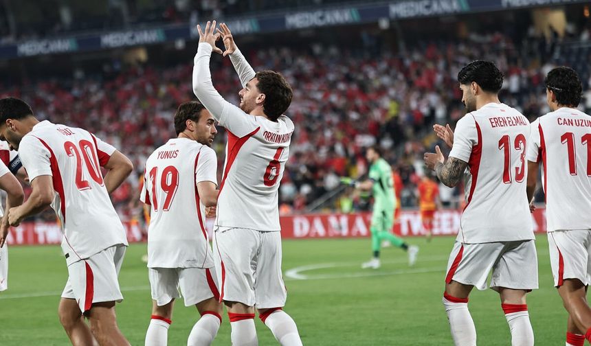 Eren Elmalı Hastaneye Kaldırıldı! Milli Takımda Korkutan Sakatlık