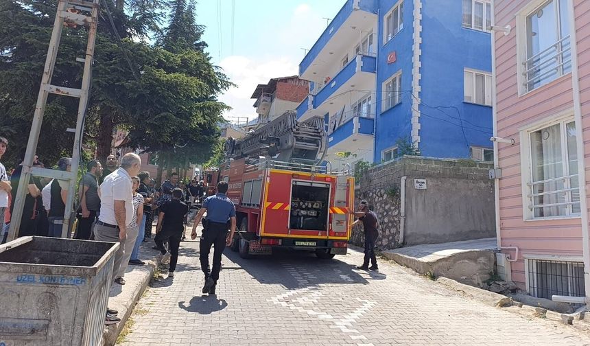 Alevler arasında kalan görme engelli kadın itfaiye tarafından kurtarıldı