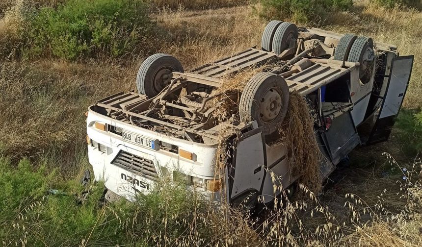 Amasya'da tarım işçilerini taşıyan minibüs devrildi