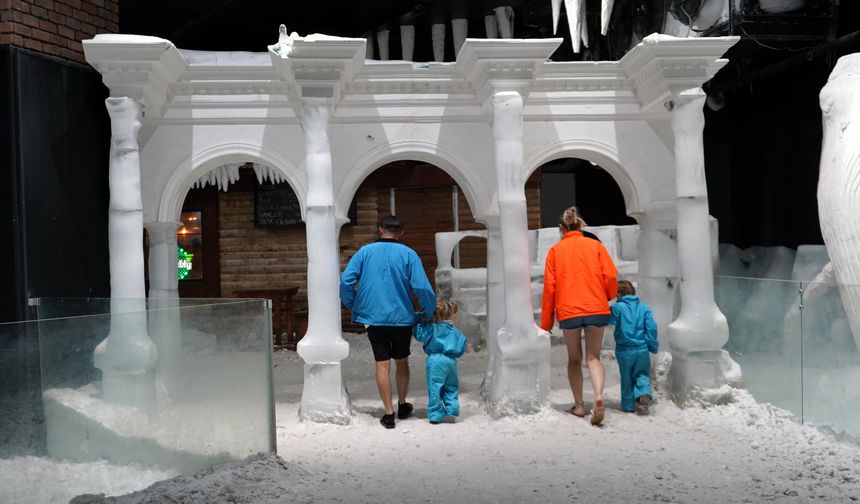 Antalya'da kavurucu sıcağa 'kar odası' molası