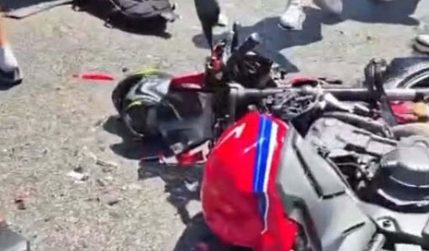 Arızalanan otomobile çarpan motosikletin sürücüsü hayatını kaybetti
