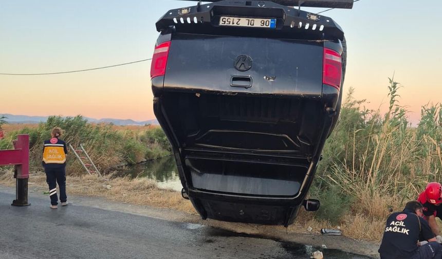 Balıkesir'de kamyonet dereye uçtu