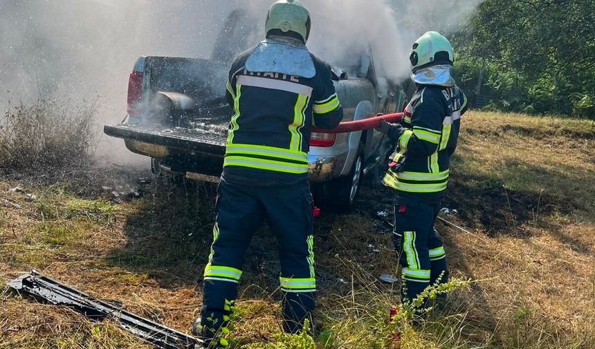 Bartın'da kamyoneti alevler sardı!