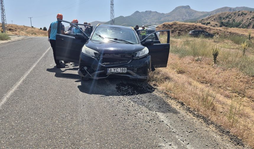 Bingöl'de otomobiller kafa kafaya çarpıştı!