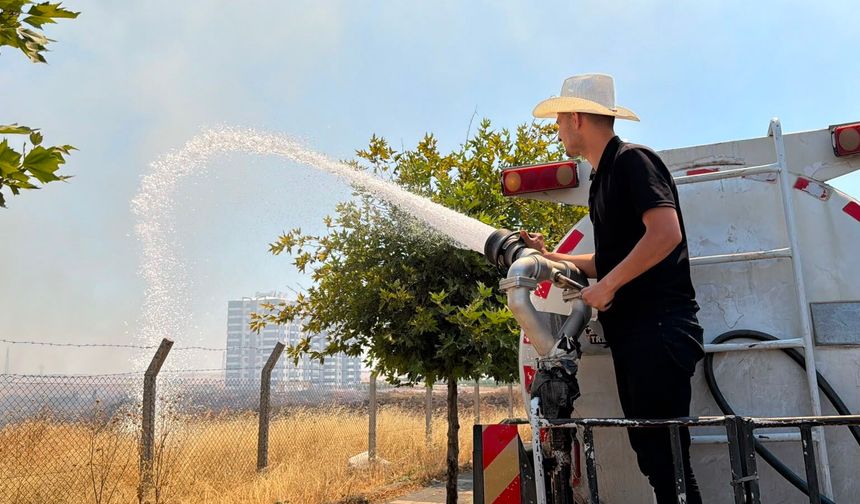 Diyarbakır'da anız yangını hafriyat alanına sıçradı