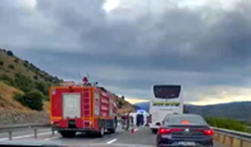Erzincan'da minibüs devrildi: 6'sı çocuk 16 yaralı
