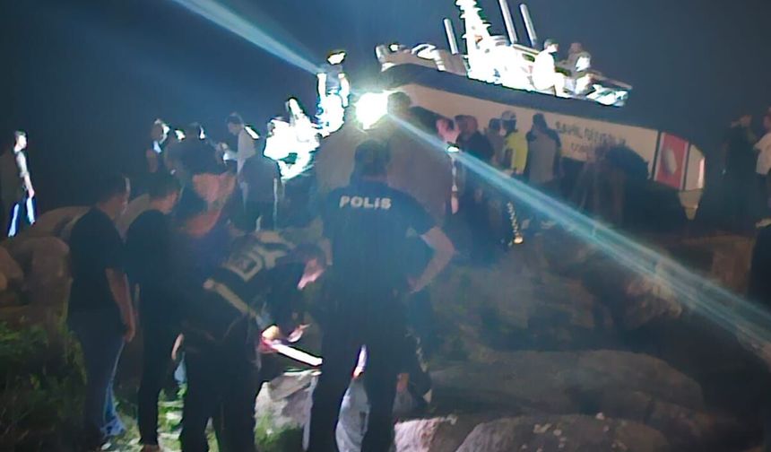 Giresun'da Sahil Güvenlik botu kayalıklara çarptı