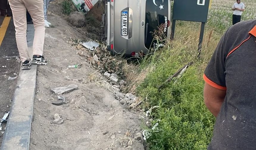 Hafif ticari araçla motosiklet çarpıştı: 1 ölü