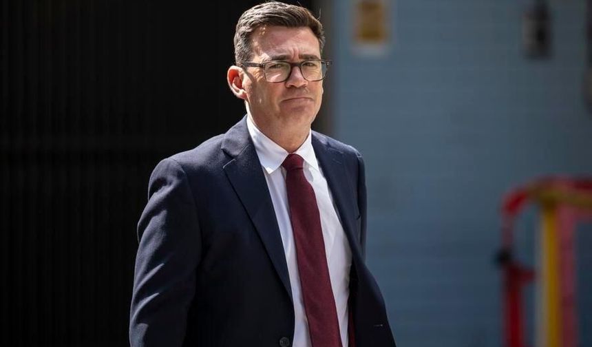 İngiltere'de Andy Burnham Göreve Geldi