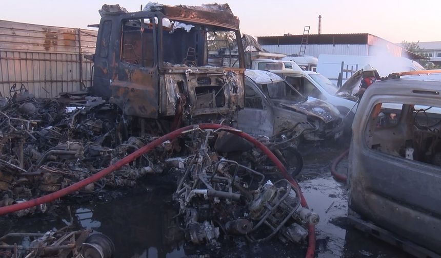 İzmir’de yediemin otoparkında yangın: 50 motosiklet ve 12 araç küle döndü