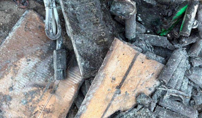 Kargo kutusundaki havai fişekler yandı