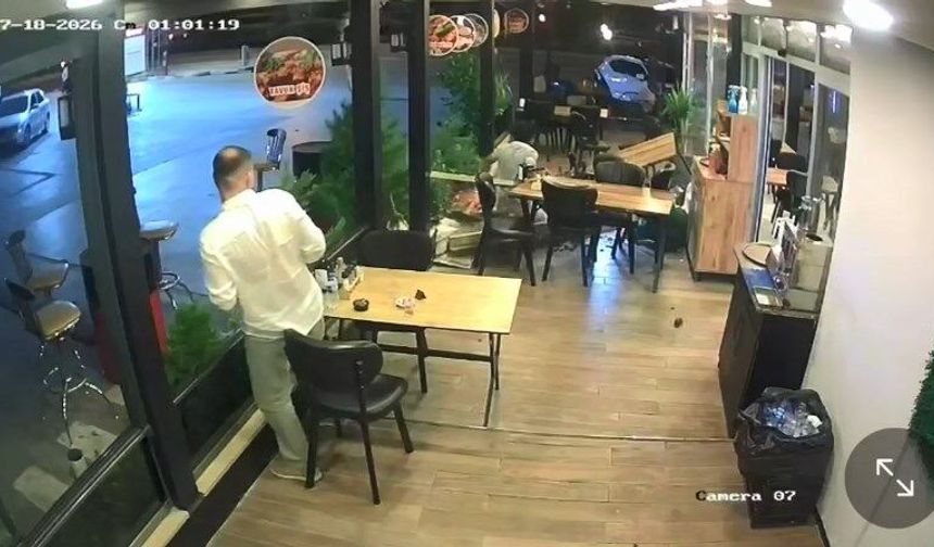 Kocaeli'de motosiklet, lokantadaki müşteriye çarptı