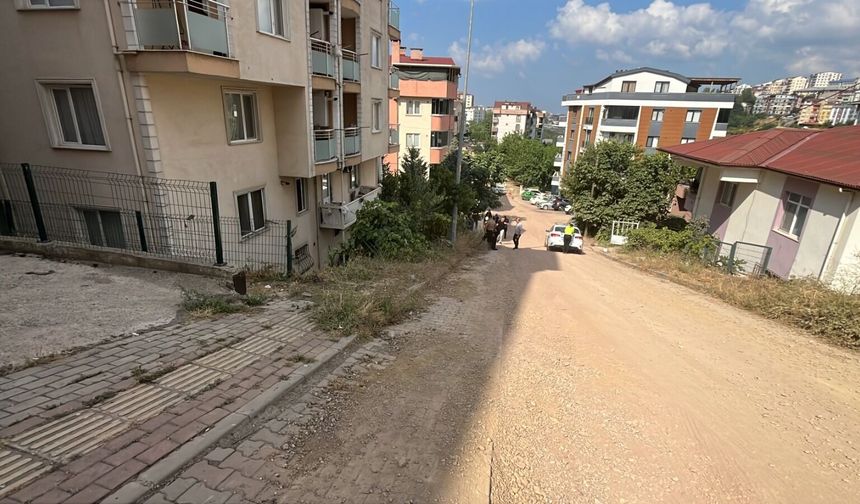 Kocaeli’de otomobil apartmanın bahçesine uçtu