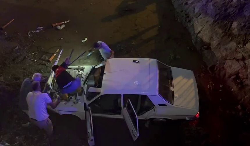 Osmaniye'de otomobil köprüden kanala düştü