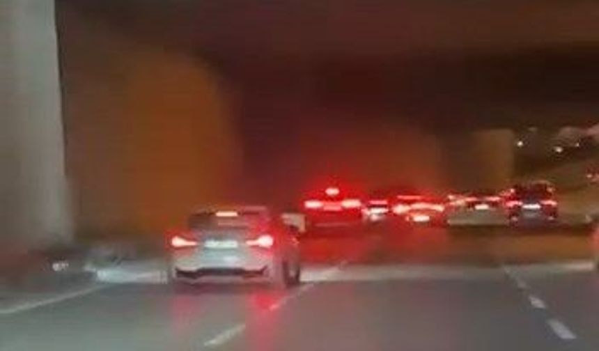 Trafikte makas atan lüks otomobil kazaya yol açtı