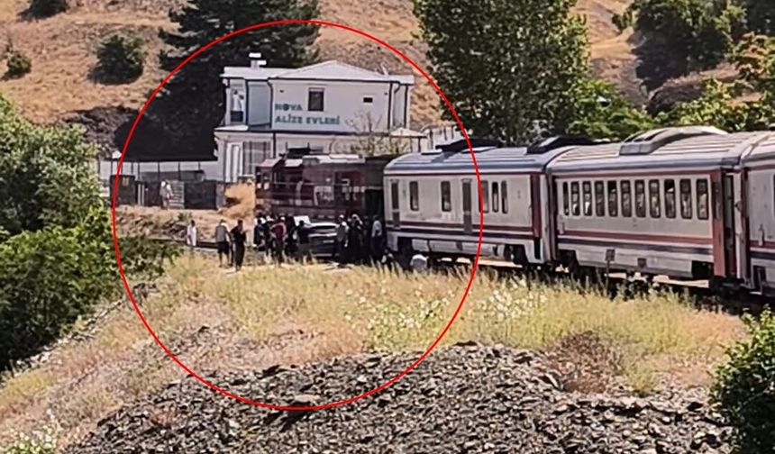 Yolcu treni hemzemin geçidindeki otomobile çarptı