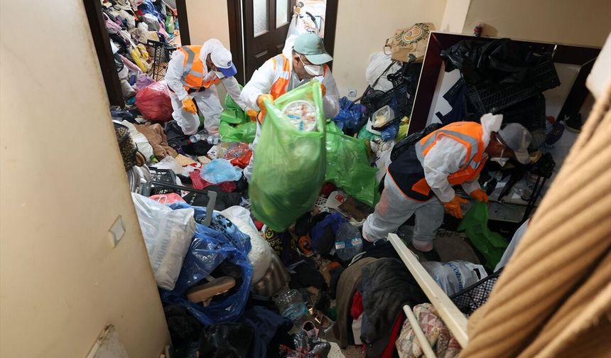Talas'ta bir evden 5 kamyon çöp çıkarıldı
