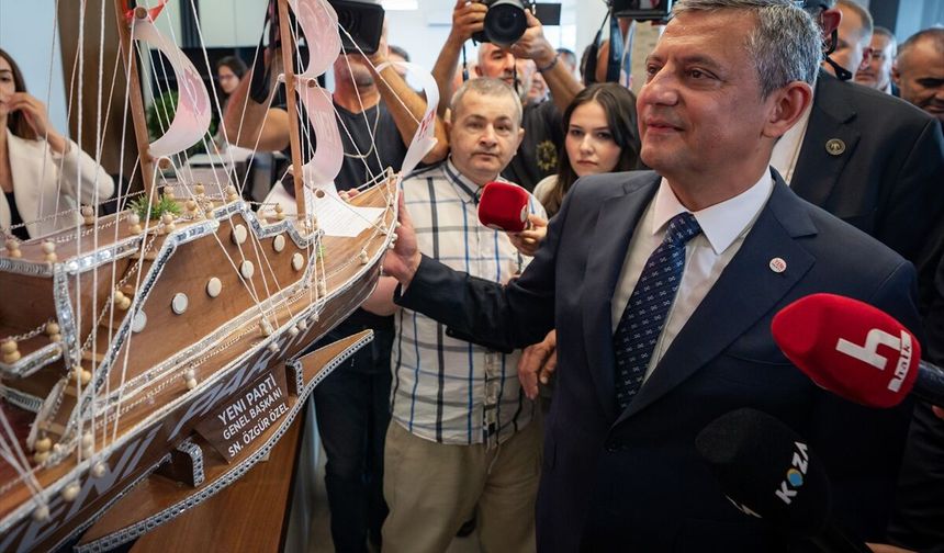 Yeni Parti Genel Başkanı Özgür Özel çalışmalarına başladı